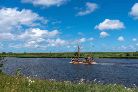 Crab cutter in the Leyhoerner-Sieltief