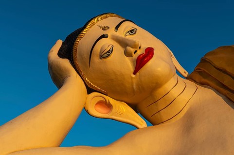 Large reclining buddha ko Yin Lay