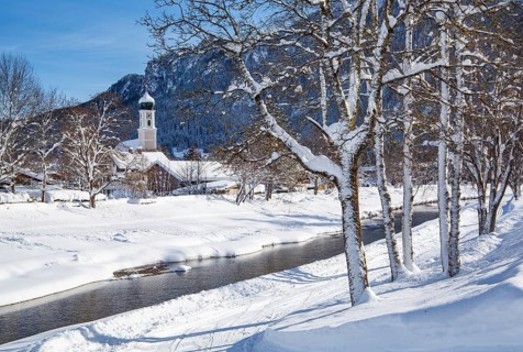Bank at the river Ammer with parish church