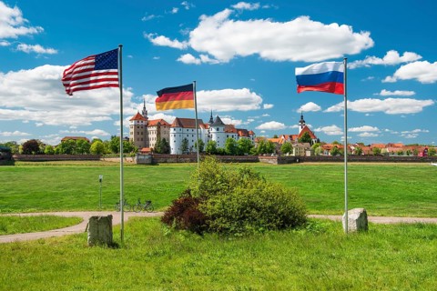 Memorial The Spirit of the Elbe commemorating the first meeting of Soviet and US troops on April 25