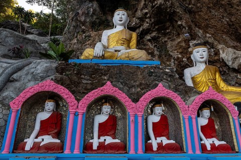 Many buddhas in the Kaw Ka Thawng cave