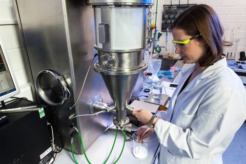 PhD student during her research work on a Huettlin-Mycrolab machine