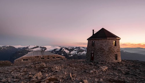 Mountain hut Kloumanstarnet