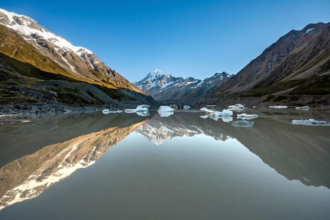 Reflection in Hooker Lake at sunrise