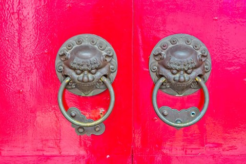 Door handles in the Buddha Tooth Relic Temple and Museum