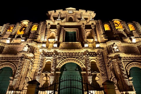 Cathedral Catedral de Santa Catalina at night