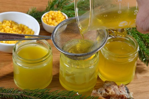 Production of spruce resin ointment