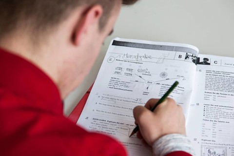 Homework of the refugee class in the Ausbildungsvorbereitung International