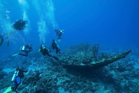Divers on the wreck of the Heaven One