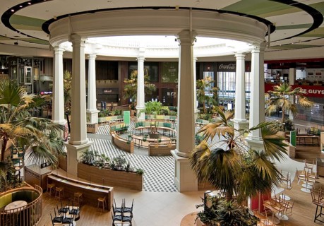 Empty gastronomy area in the Centro shopping centre