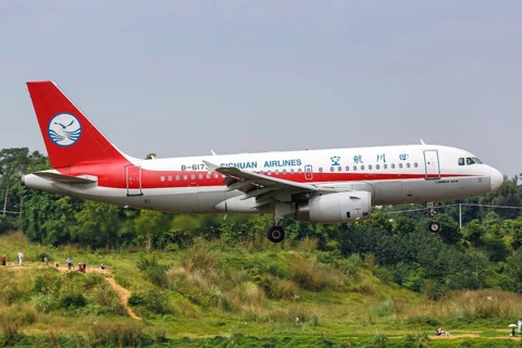An Airbus A319 aircraft of Sichuan Airlines with registration number B-6173 at Chengdu airport