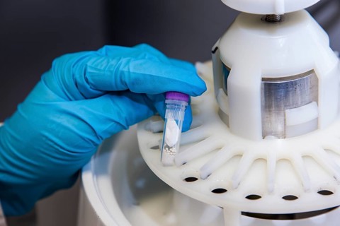 Scientist of biology at the homogenizer for RNA and DNA in the genetic engineering section of the laboratories of the University of Duisburg-Essen