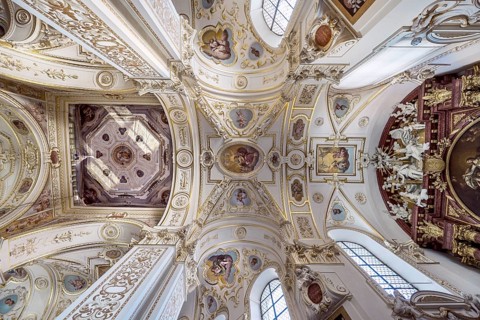 Ceiling vault with frescoes
