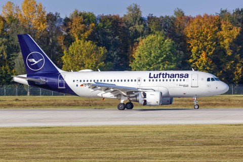 A Lufthansa Airbus A319 with the registration D-AIBF at Munich Airport