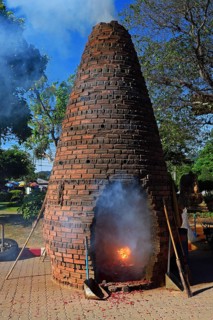 Stove for burning fireworks to honour the gods and to make wishes