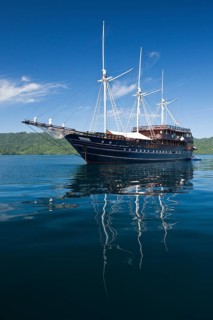 Liveaboard ship Amira