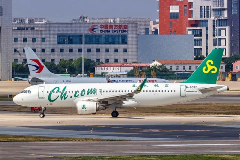A Spring Airlines Airbus A320 with registration number B-8370 at Shanghai Hongqiao Airport