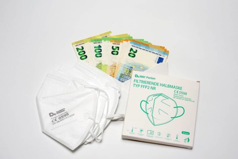 3 FFP 2 masks