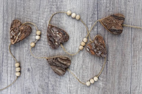 Wodden hearts threaded on drawstring