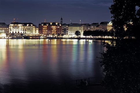 View across Inner Alster towards Jungfernstieg promenade