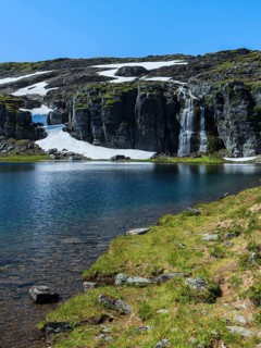 Mountain lake in Bjorgavegen highlands