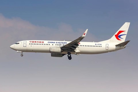 A China Eastern Airlines Boeing 737-800 with registration number B-5795 at Shanghai Hongqiao Airport