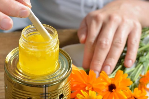 Production of yarrow and marigold ointment