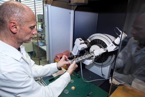 Scientific assistant at the X-ray apparatus during his research work