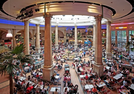 Gastronomy area in the Centro shopping centre