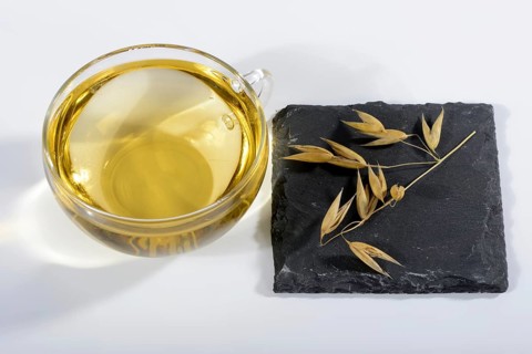 Cup oat straw tea
