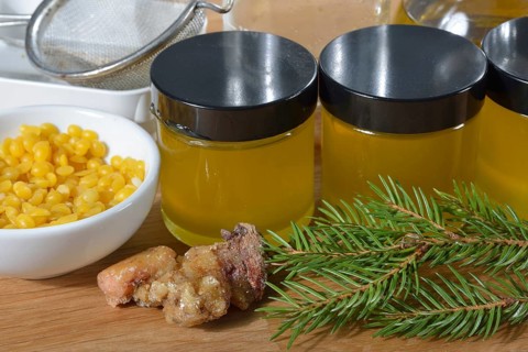 Production of spruce resin ointment