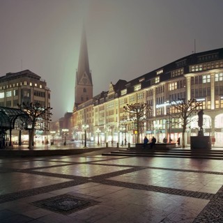 Rathausmarkt square at night