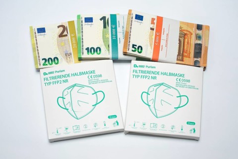2 packs FFP 2 masks in front of 200