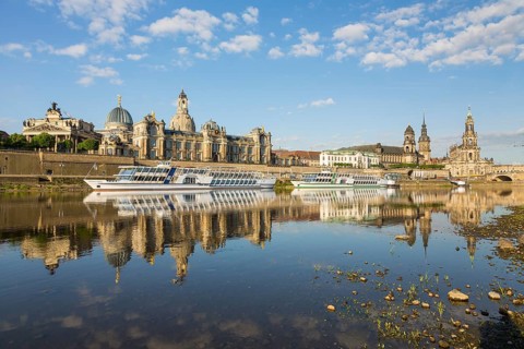 City view with steamers and reflection in the river Elbe