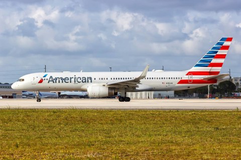 A Boeing 757-200 aircraft of American Airlines with registration N186AN at Miami Airport