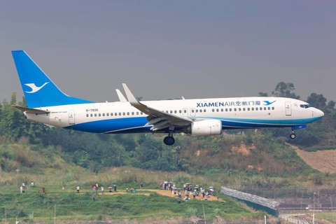 A Boeing 737-800 aircraft of XiamenAir with registration number B-7826 at Chengdu Airport
