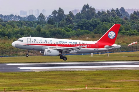 An Airbus A319 aircraft of Sichuan Airlines with registration number B-6422 at Chengdu airport