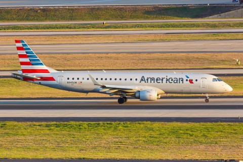 An Embraer 190 aircraft of American Airlines with the registration N945UW at Atlanta Airport