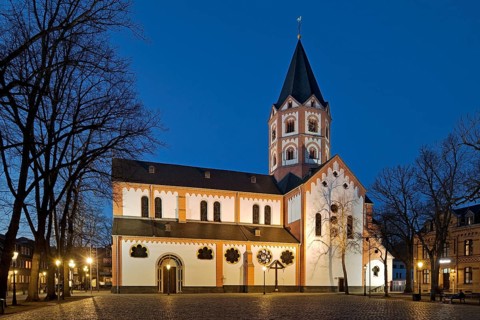 Basilica of St. Margaret in the evening