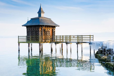 Iced bathhouse