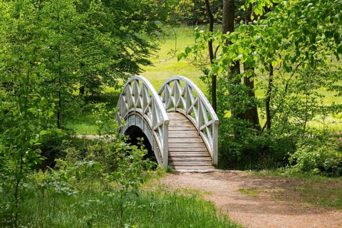 White arch bridge over the river Grosse Roeder