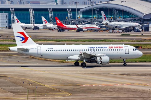 An Airbus A320 aircraft of China Eastern Airlines with registration number B-6008 at Guangzhou airport