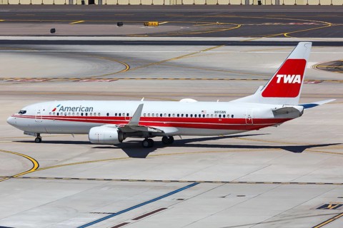 A Boeing 737-800 aircraft of American Airlines with the registration N915NN in the TWA special livery at Phoenix Airport
