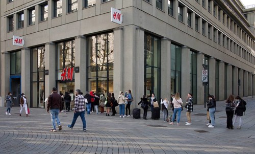 Customers queue up in front of H&M