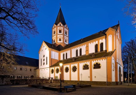 Basilica of St. Margaret in the evening