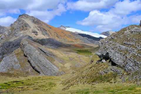 Landscape of the Andes at 4800 MueM