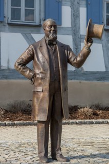 Bronze sculpture of Levi Strauss in front of his birthplace