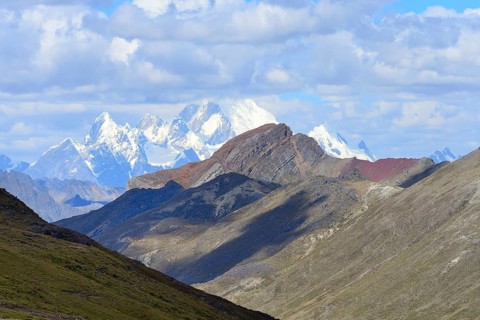 Landscape at 4800 MueM with view to the Cordillera Huayhuash