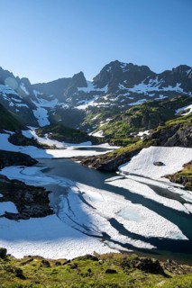 Lake Isvatnet with ice