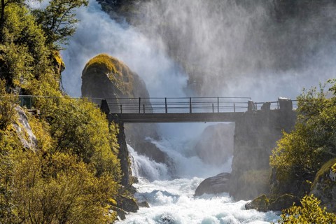 River Briksdalselva